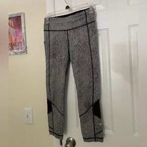 Lululemon pace rival size 4 black and white womens